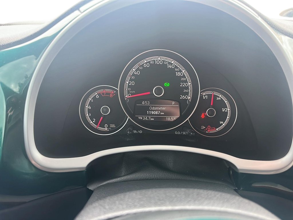 2017 Volkswagen The Beetle Convertible Classic 1.8T 6sp at w/Tip in Stratford, Ontario - 13 - w1024h768px