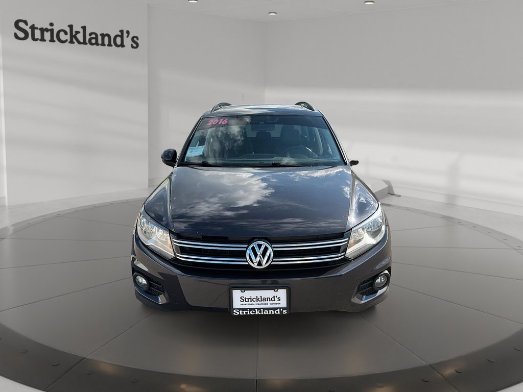 2016 Volkswagen Tiguan Trendline 2.0T 6sp at w/Tip in Stratford, Ontario - 2 - w1024h768px