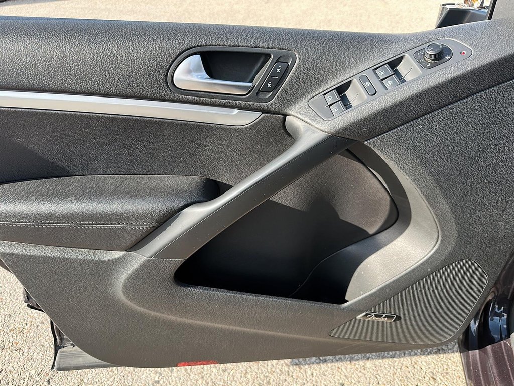 2016 Volkswagen Tiguan Trendline 2.0T 6sp at w/Tip in Stratford, Ontario - 10 - w1024h768px