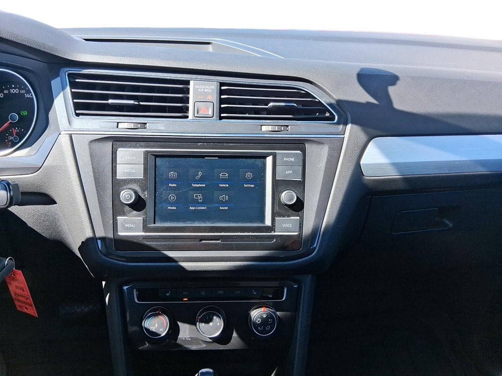 2020 Volkswagen Tiguan Trendline 2.0T 8sp at w/Tip 4M in Stratford, Ontario - 15 - w1024h768px