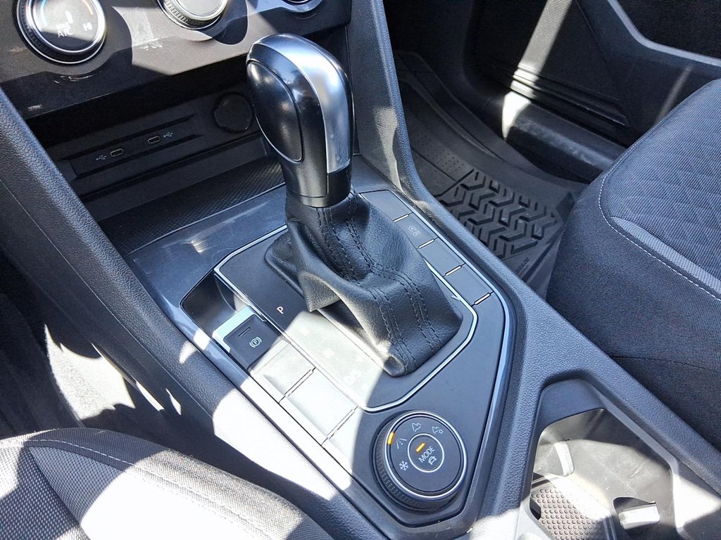 2020 Volkswagen Tiguan Trendline 2.0T 8sp at w/Tip 4M in Stratford, Ontario - 16 - w1024h768px