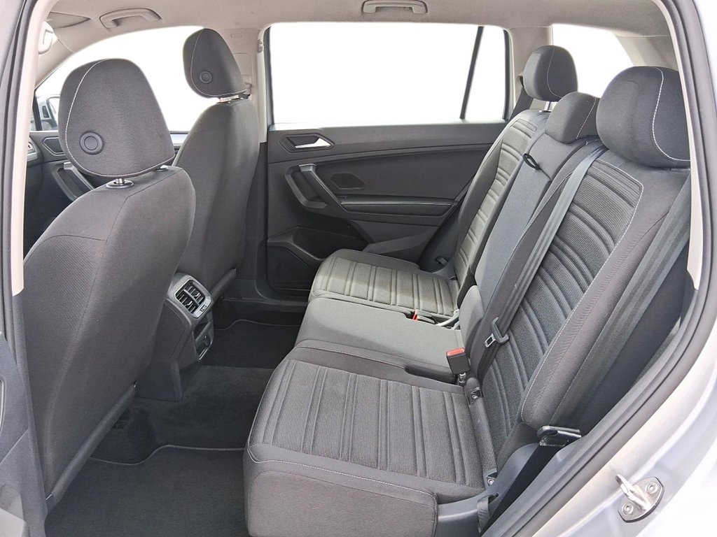 2024 Volkswagen Tiguan Trendline 2.0T 8sp at w/Tip 4M in Stratford, Ontario - 9 - w1024h768px