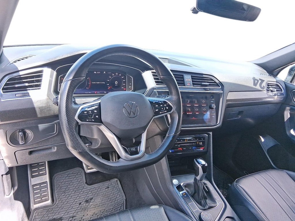 2024 Volkswagen Tiguan Comfortline R-Line Black 2.0T 8sp at w/Tip 4M in Stratford, Ontario - 10 - w1024h768px