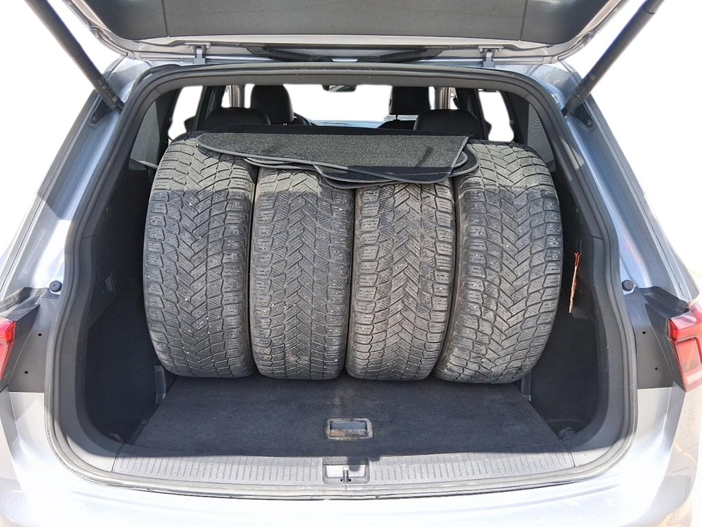 2024 Volkswagen Tiguan Comfortline R-Line Black 2.0T 8sp at w/Tip 4M in Stratford, Ontario - 6 - w1024h768px