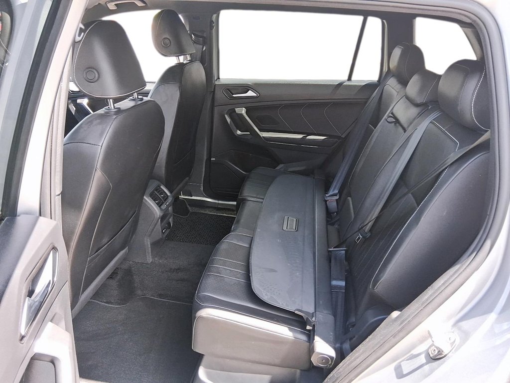 2024 Volkswagen Tiguan Comfortline R-Line Black 2.0T 8sp at w/Tip 4M in Stratford, Ontario - 9 - w1024h768px