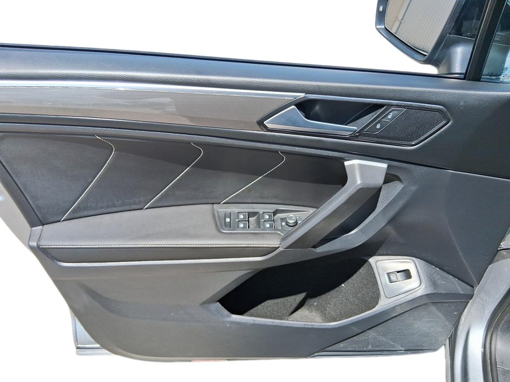 2024 Volkswagen Tiguan Comfortline R-Line Black 2.0T 8sp at w/Tip 4M in Stratford, Ontario - 11 - w1024h768px