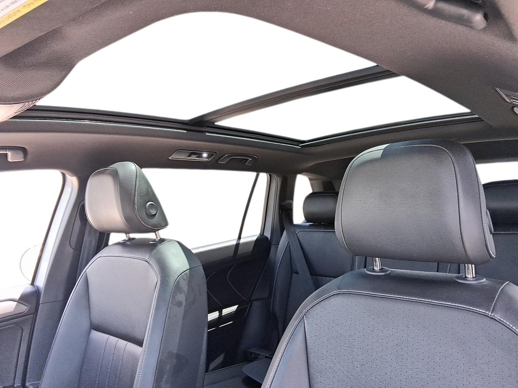 2024 Volkswagen Tiguan Comfortline R-Line Black 2.0T 8sp at w/Tip 4M in Stratford, Ontario - 17 - w1024h768px