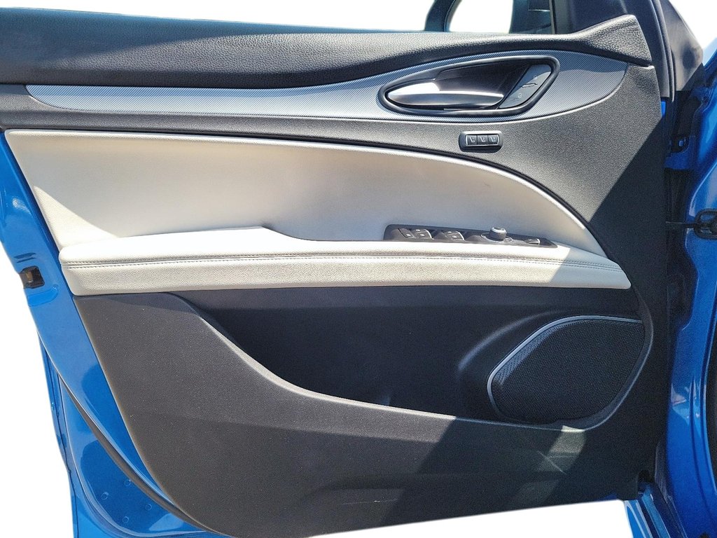 2021 Alfa Romeo Stelvio Ti AWD in Brantford, Ontario - 9 - w1024h768px