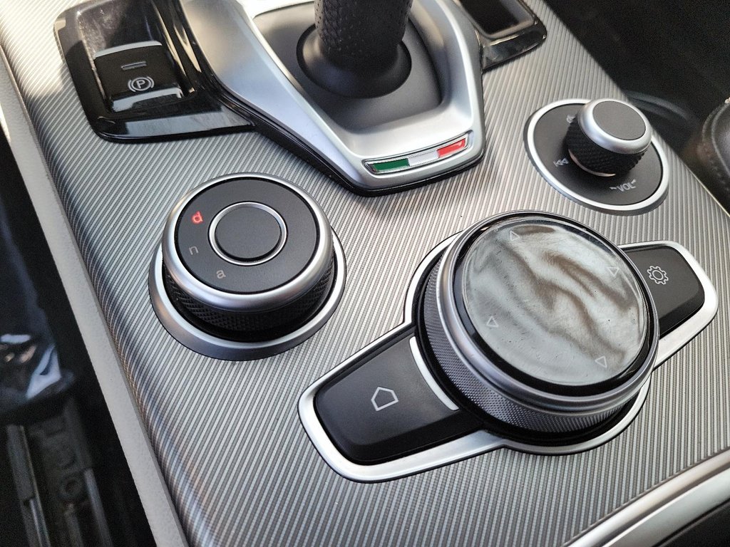 2021 Alfa Romeo Stelvio Ti AWD in Brantford, Ontario - 14 - w1024h768px
