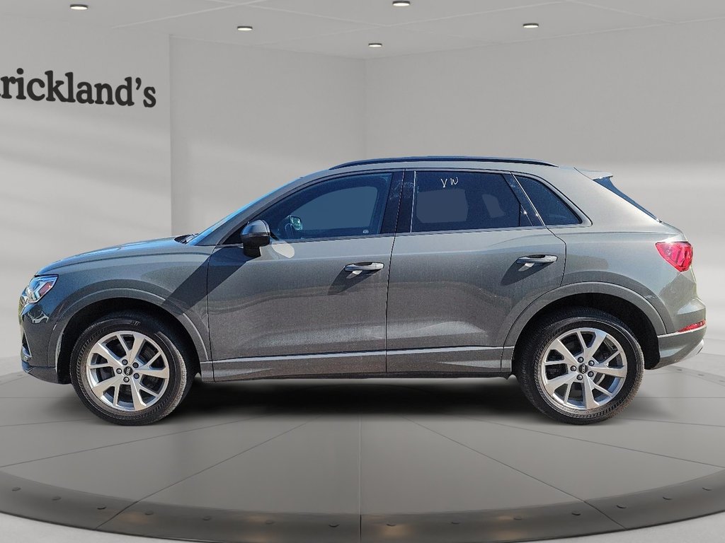 2022 Audi Q3 45 2.0T Komfort quattro 8sp Tiptronic in Brantford, Ontario - 5 - w1024h768px