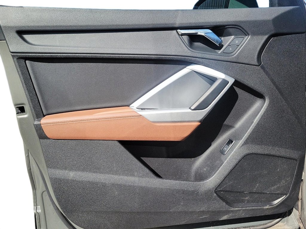 2022 Audi Q3 45 2.0T Komfort quattro 8sp Tiptronic in Brantford, Ontario - 10 - w1024h768px