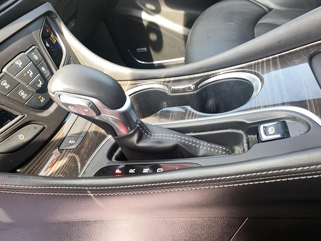 2020 Buick ENVISION Premium I AWD in Stratford, Ontario - 14 - w1024h768px