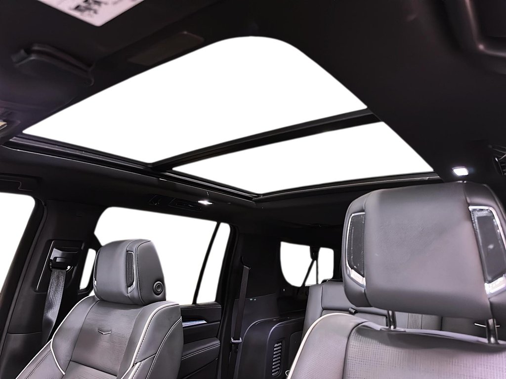 2025 Cadillac Escalade ESV 4WD Premium Luxury in Stratford, Ontario - 16 - w1024h768px