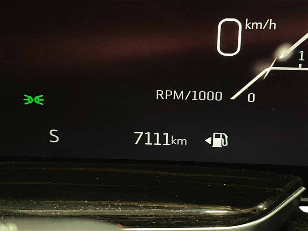 2025 Cadillac Escalade ESV 4WD Premium Luxury in Stratford, Ontario - 12 - w1024h768px