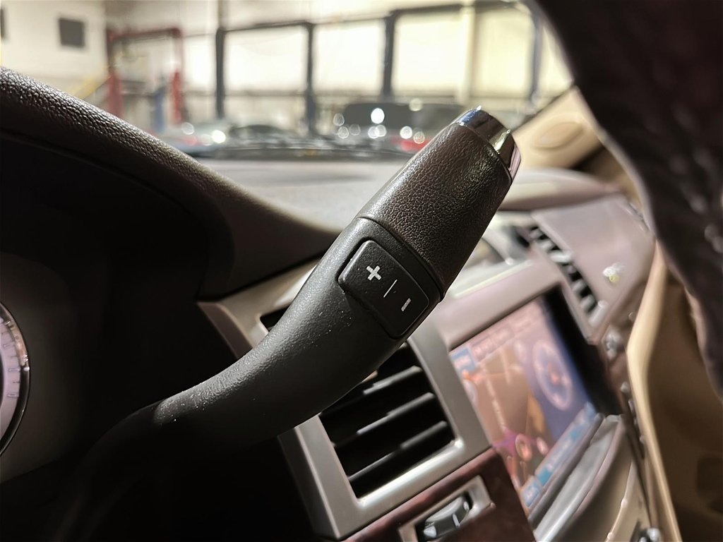 2012 Cadillac Escalade 4WD Hybrid in Brantford, Ontario - 14 - w1024h768px