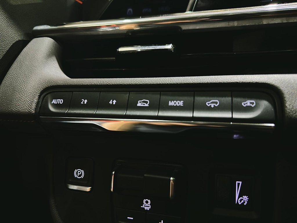 2021 Cadillac Escalade Sport in Brantford, Ontario - 15 - w1024h768px