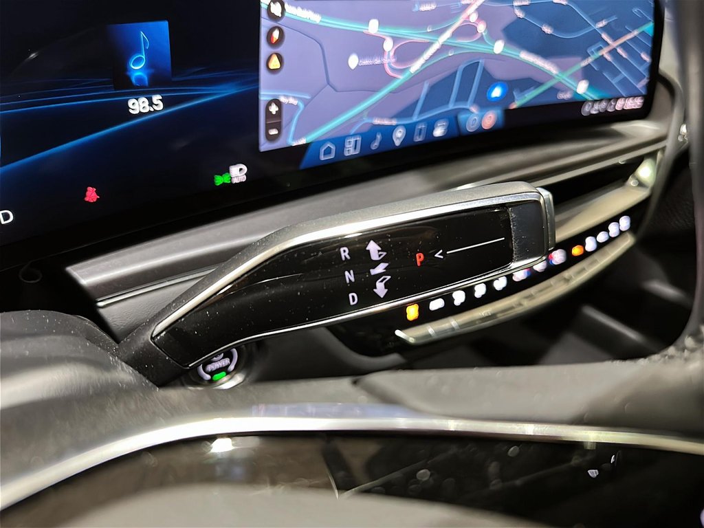 2024 Cadillac LYRIQ 4dr Tech w/1SA in Stratford, Ontario - 14 - w1024h768px