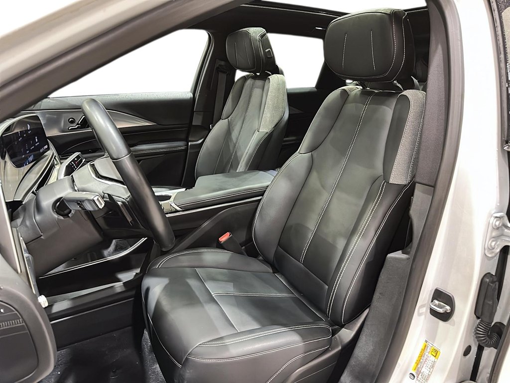 2024 Cadillac LYRIQ 4dr Tech w/1SA in Stratford, Ontario - 8 - w1024h768px