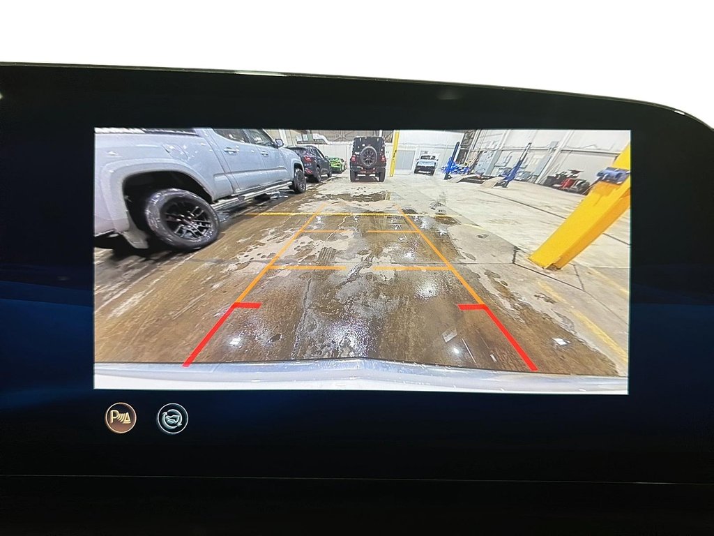 2024 Cadillac LYRIQ 4dr Tech w/1SA in Stratford, Ontario - 16 - w1024h768px