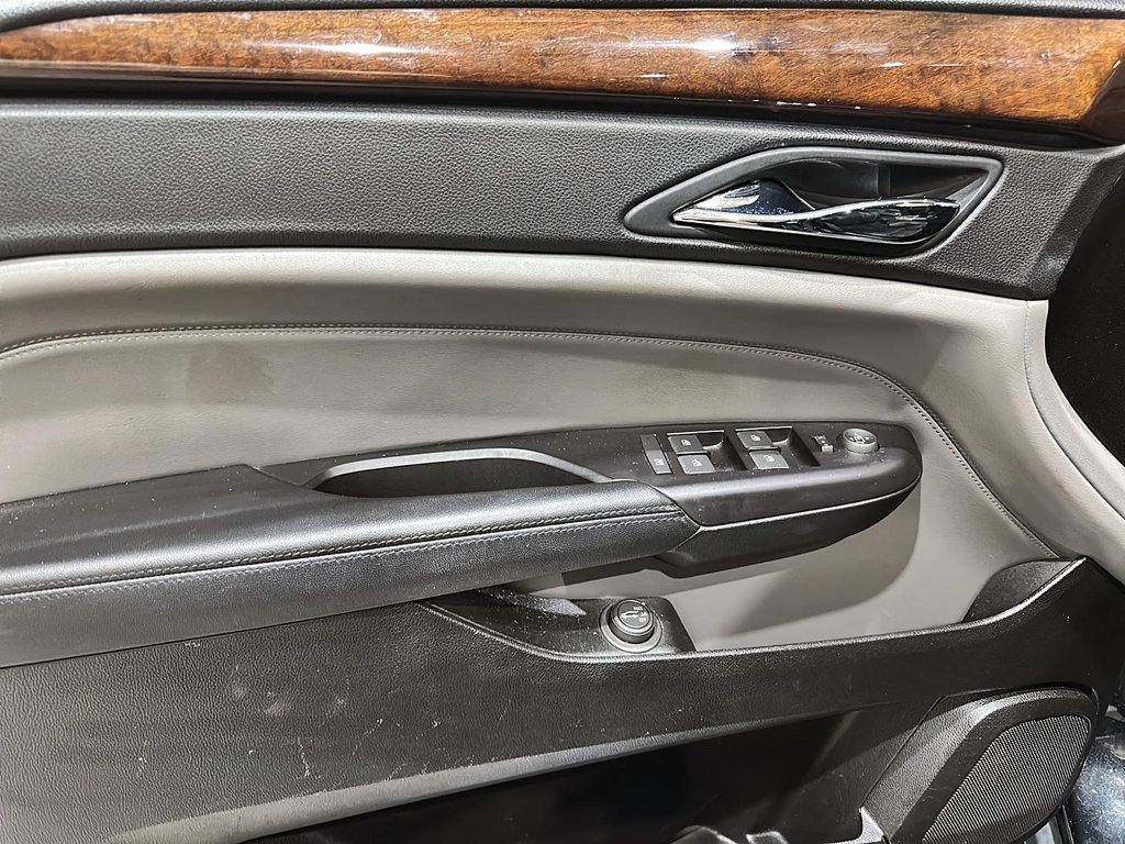 2011 Cadillac SRX AWD V6 Luxury and Performance 1SC in Stratford, Ontario - 10 - w1024h768px