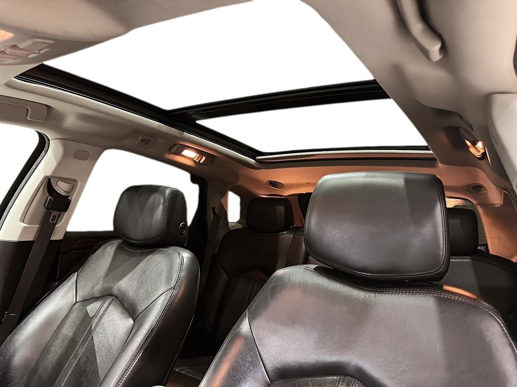 2011 Cadillac SRX AWD V6 Luxury and Performance 1SC in Stratford, Ontario - 15 - w1024h768px