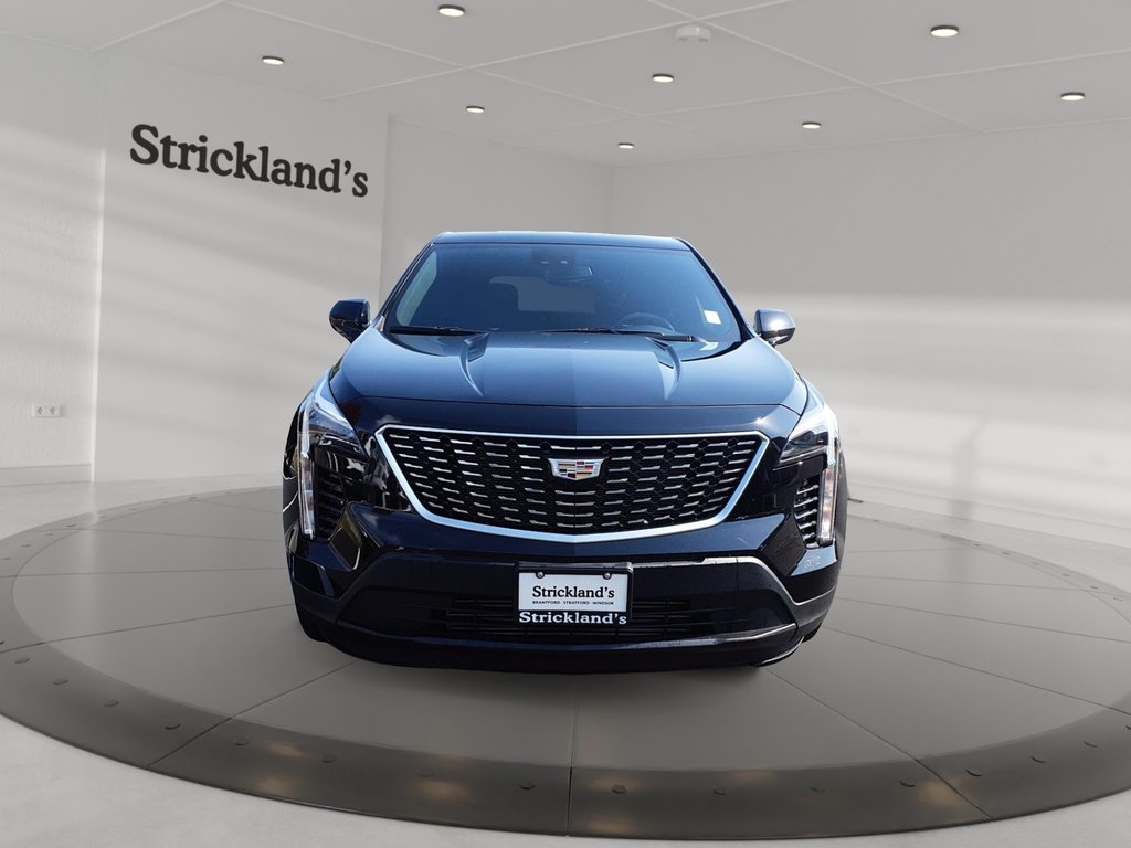2022 Cadillac XT4 Luxury AWD in Brantford, Ontario - 2 - w1024h768px