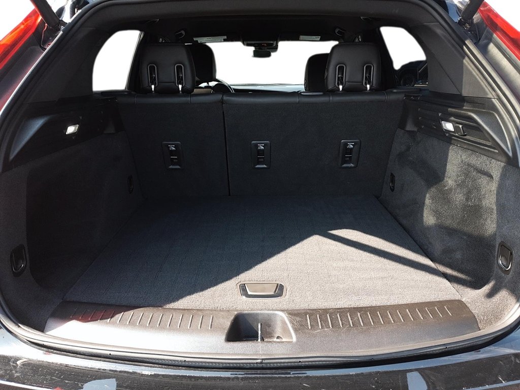2022 Cadillac XT4 Luxury AWD in Brantford, Ontario - 6 - w1024h768px