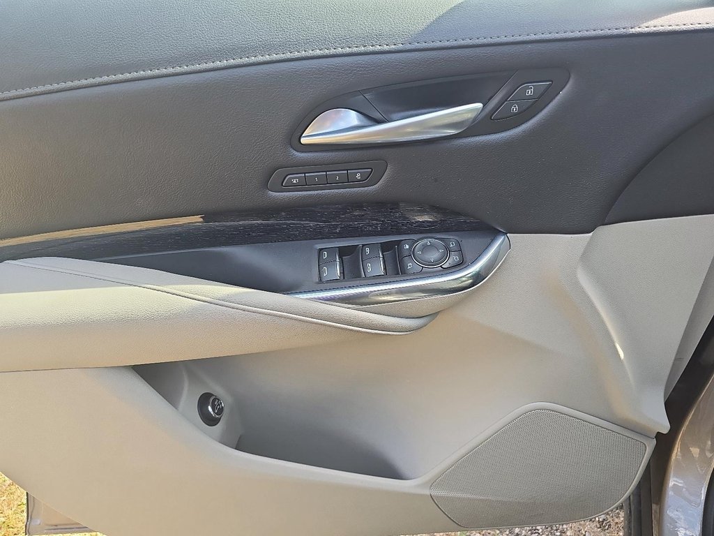 2023 Cadillac XT4 Premium Luxury AWD in Brantford, Ontario - 10 - w1024h768px