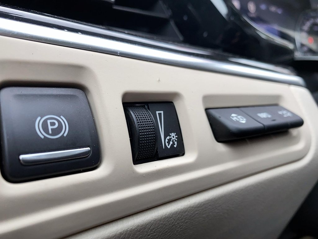 2023 Cadillac XT6 Premium Luxury AWD in Brantford, Ontario - 18 - w1024h768px