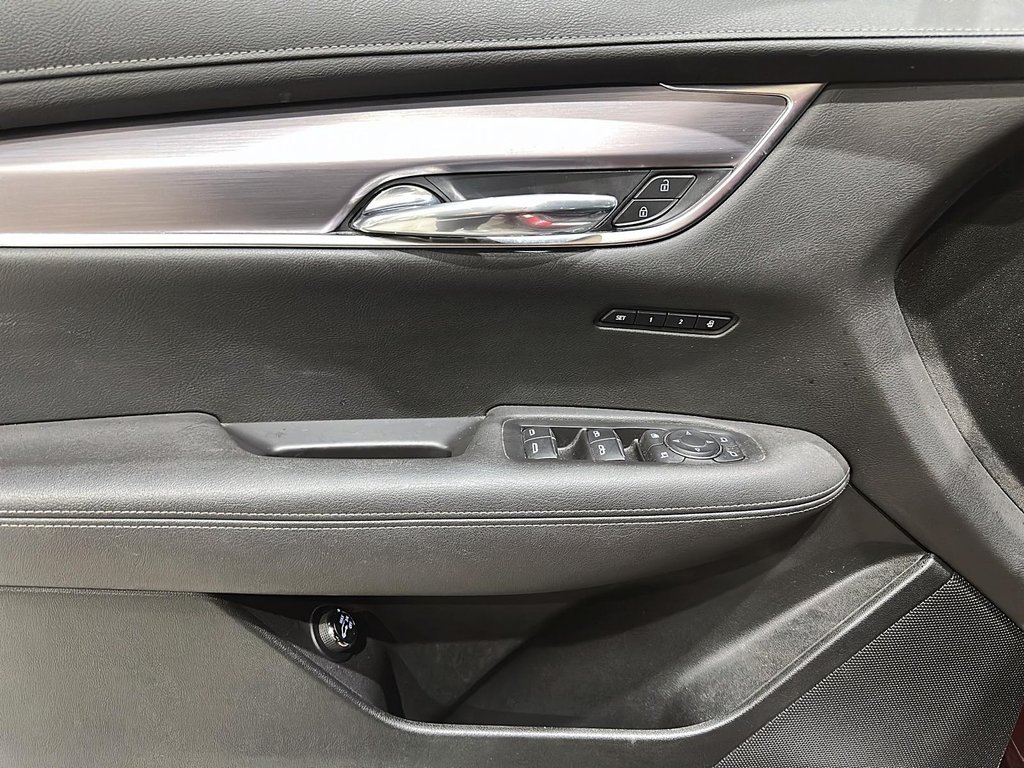 2024 Cadillac XT6 AWD 4dr Luxury in Stratford, Ontario - 10 - w1024h768px