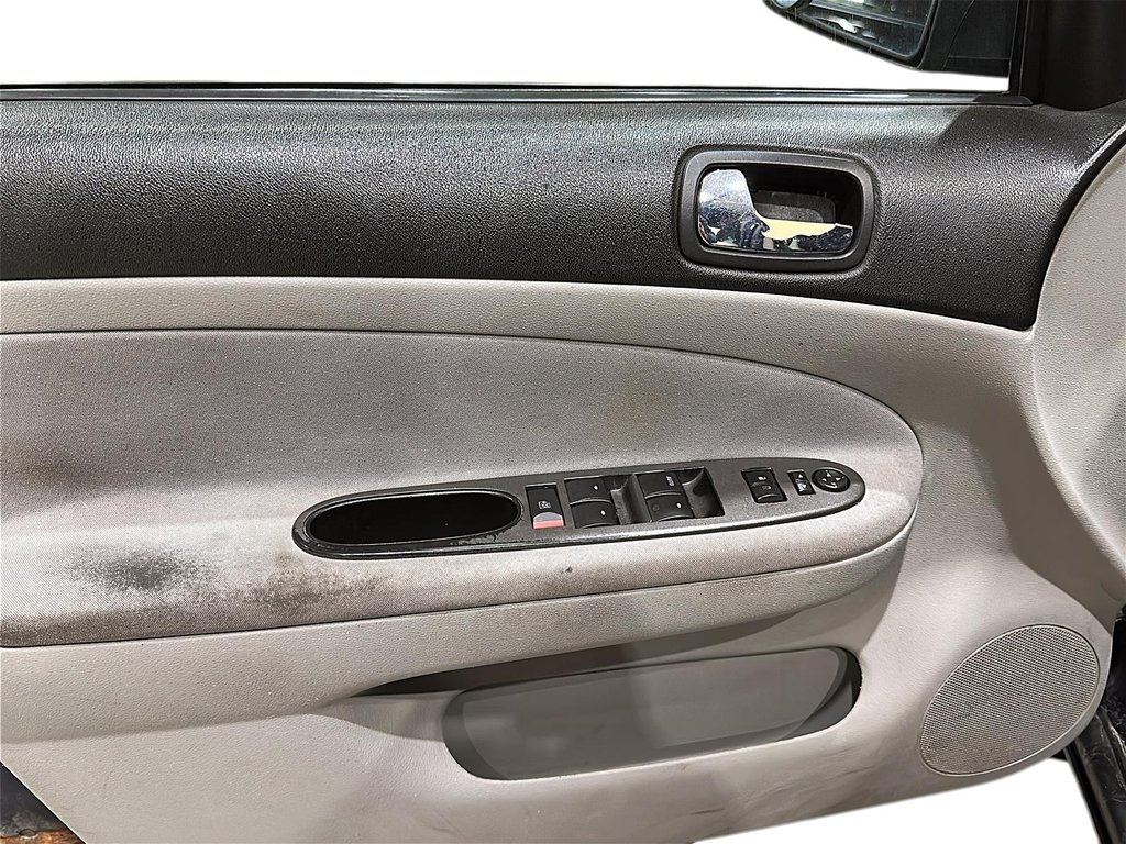 2008 Chevrolet Cobalt LT 4D Sedan in Stratford, Ontario - 10 - w1024h768px