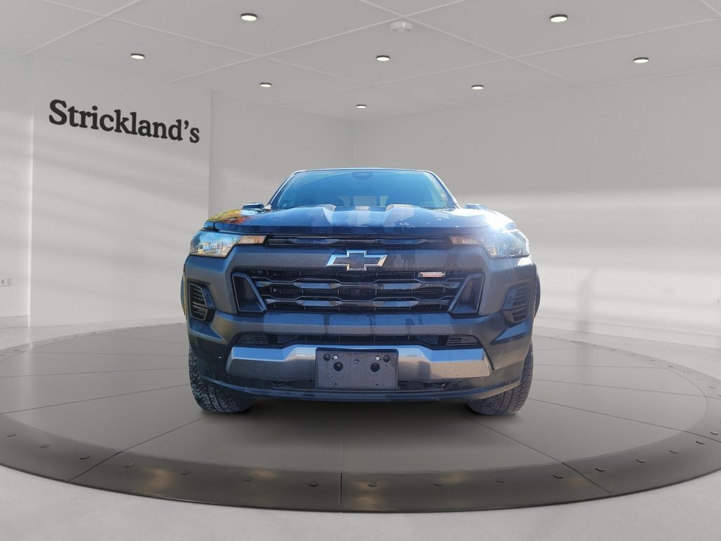 2026 Chevrolet Colorado Crew Cab Short Box 4-Wheel Drive Trail Boss in Brantford, Ontario - 2 - w1024h768px