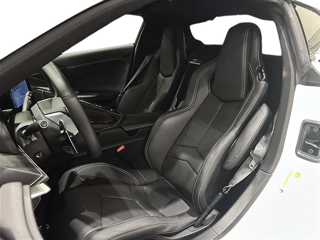 2025 Chevrolet Corvette Stingray Coupe 1LT in Brantford, Ontario - 8 - w1024h768px