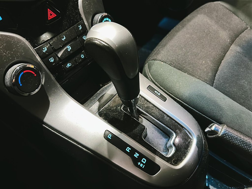 2011 Chevrolet Cruze LT Turbo in Brantford, Ontario - 14 - w1024h768px