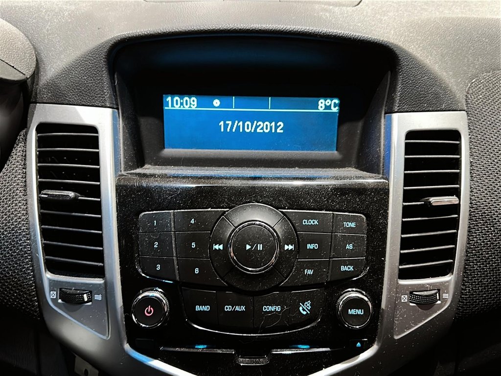 2011 Chevrolet Cruze LT Turbo in Brantford, Ontario - 15 - w1024h768px