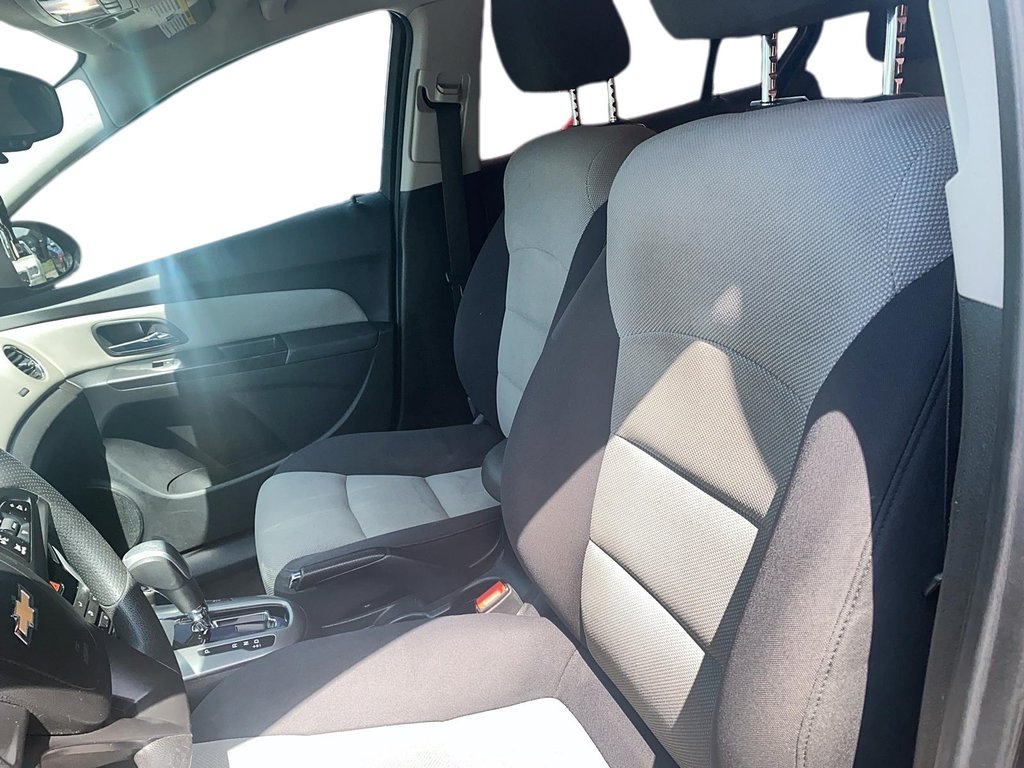2014 Chevrolet Cruze 2LS in Stratford, Ontario - 8 - w1024h768px