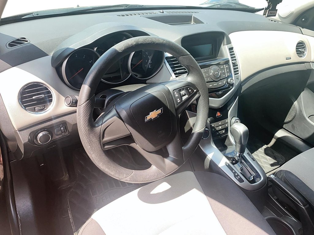 2014 Chevrolet Cruze 2LS in Stratford, Ontario - 9 - w1024h768px