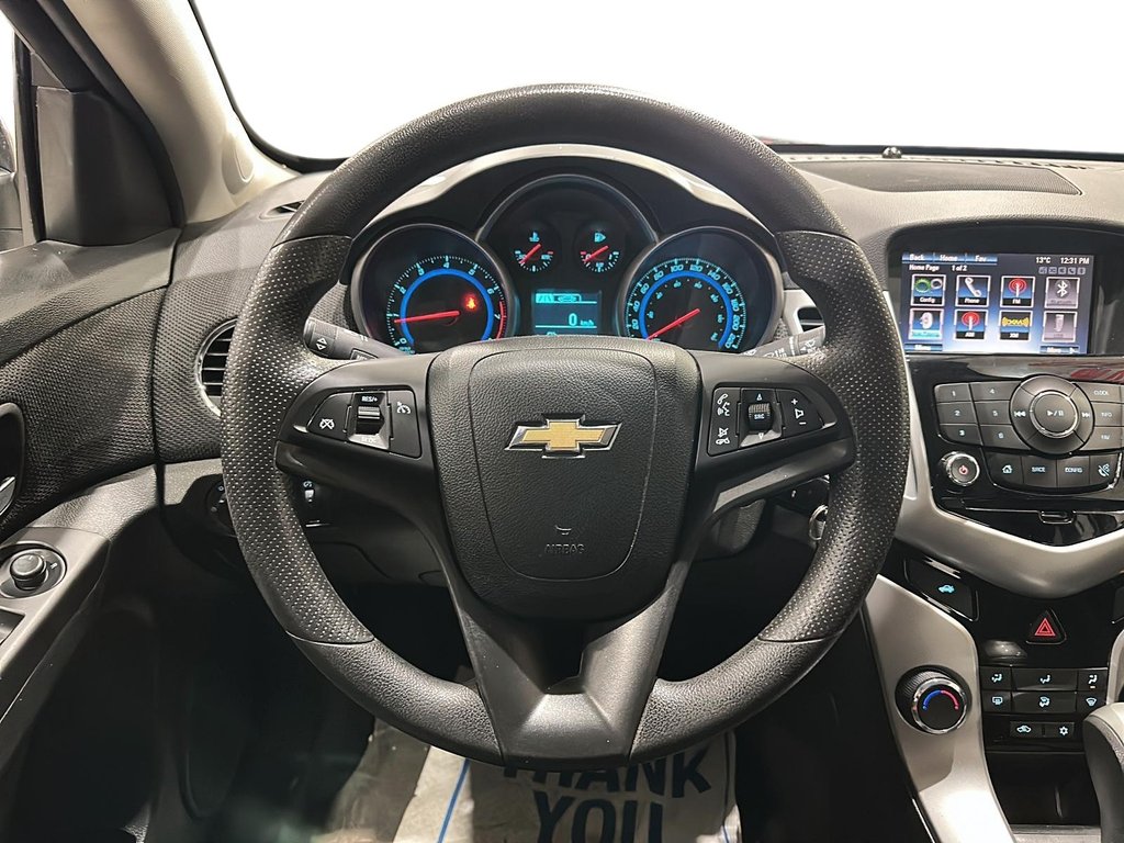 2016 Chevrolet Cruze Limited LT Turbo in Stratford, Ontario - 11 - w1024h768px