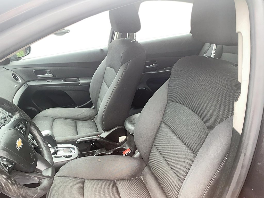 2016 Chevrolet Cruze Limited LT Turbo in Brantford, Ontario - 8 - w1024h768px