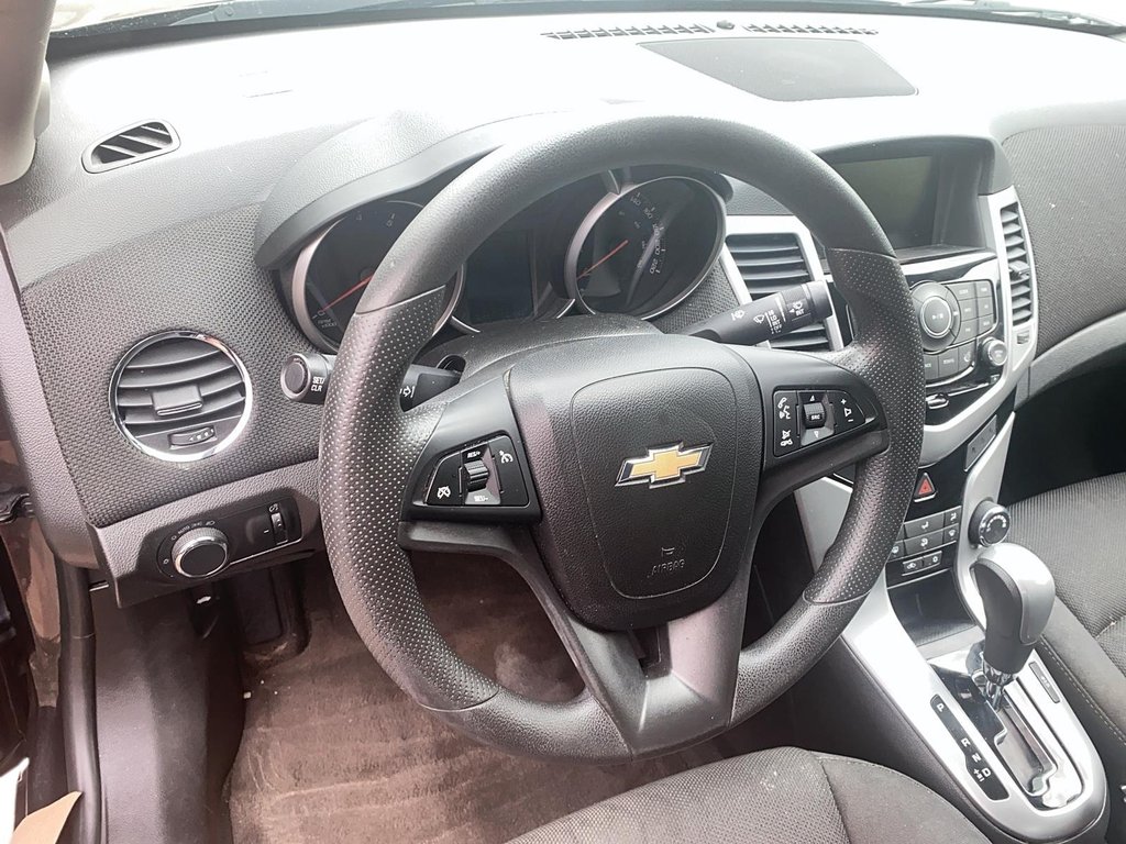 2016 Chevrolet Cruze Limited LT Turbo in Brantford, Ontario - 9 - w1024h768px