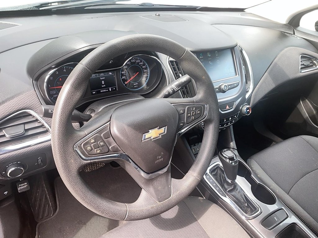 2017 Chevrolet Cruze LT - 6AT in Brantford, Ontario - 9 - w1024h768px