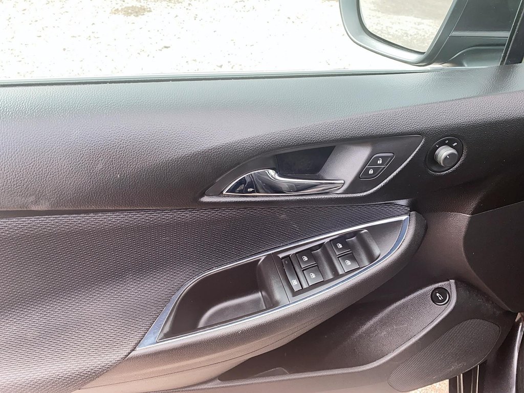 2017 Chevrolet Cruze LT - 6AT in Brantford, Ontario - 10 - w1024h768px