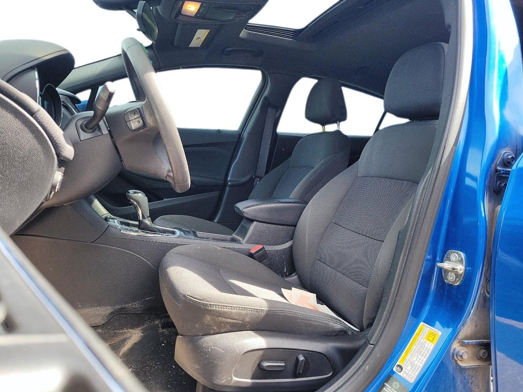 2017 Chevrolet Cruze Hatchback LT - 6AT in Brantford, Ontario - 8 - w1024h768px