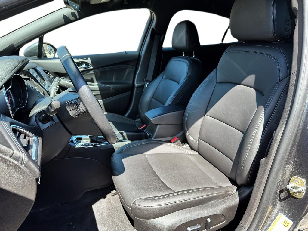 2019  Cruze Hatchback Premier in Brantford, Ontario - 5 - w1024h768px