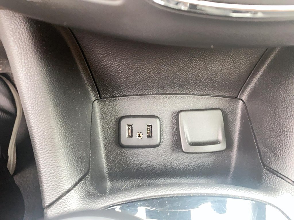 2019 Chevrolet Cruze Hatchback Premier in Brantford, Ontario - 16 - w1024h768px