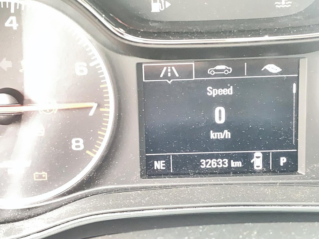 2019 Chevrolet Cruze Hatchback Premier in Brantford, Ontario - 12 - w1024h768px