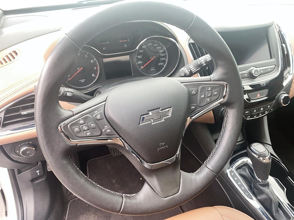 2019 Chevrolet Cruze Hatchback Premier in Brantford, Ontario - 11 - w1024h768px