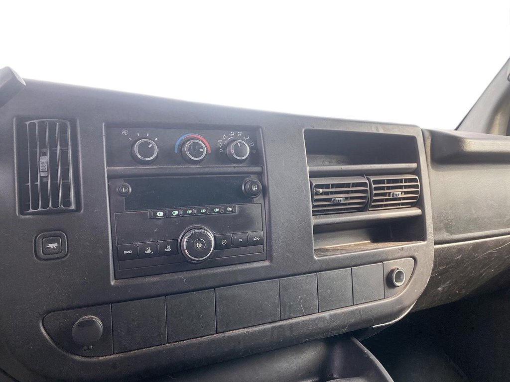 2010 Chevrolet Express 2500 Cargo 2WD 135 WB in Stratford, Ontario - 9 - w1024h768px