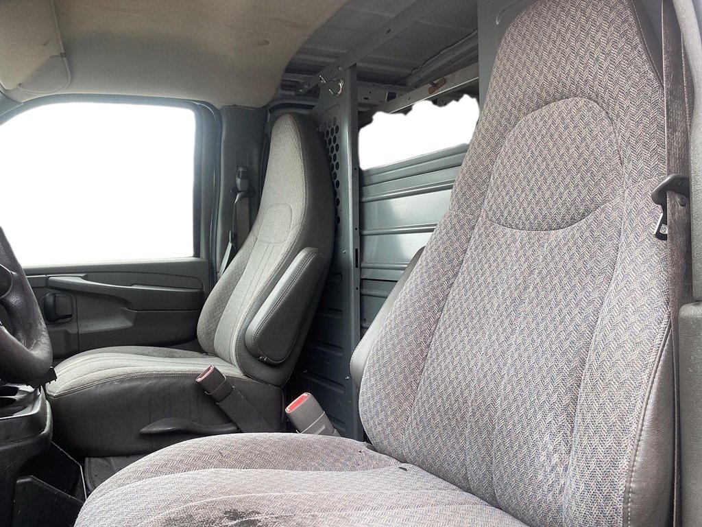 2010 Chevrolet Express 2500 Cargo 2WD 135 WB in Stratford, Ontario - 6 - w1024h768px