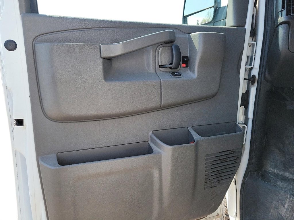 2020 Chevrolet Express Cargo 2500 135 Wheelbase in Brantford, Ontario - 8 - w1024h768px